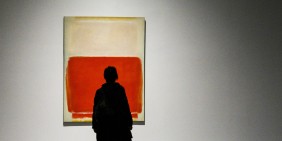 Ein Bild des Malers Mark Rothko (1903-1970) in einer Ausstellung des Metropolitan Museum of Art, New York | Bild: picture alliance/EPA-EFE | Justin Lane