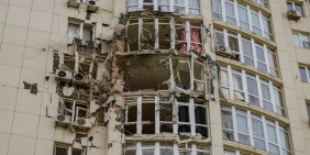Zerstörtes Gebäude in Kiew nach nächtlichem Drohnenangriff, 8. Mai 2023 - picture alliance / AA | Andre Luis Alves