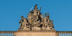 Figurengruppe mit Kriegsgott Mars auf dem Berliner Zeughaus | Bild: Shutterstock