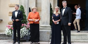 Angela Merkel, Markus Söder und Ehegatten bei den Bayreuther Festspielen am 25. Juli 2021 | Bild: picture alliance/dpa | Daniel Karmann